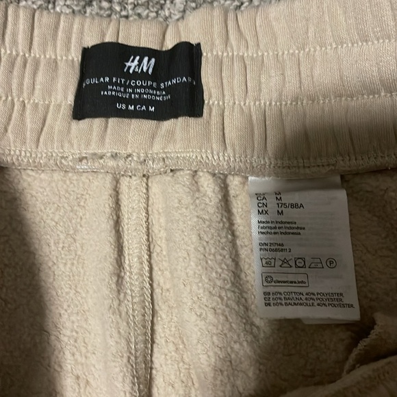 Men’s Size M H&M shorts. - Picture 2 of 3
